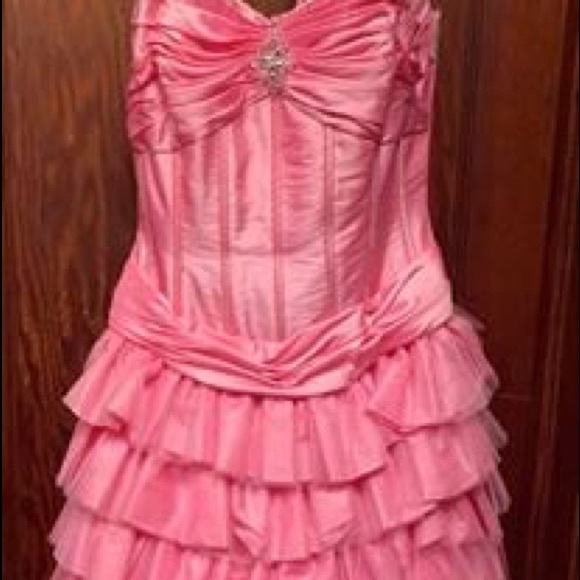 Gorgeous Short Formal Dress - Picture 1 of 2